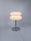 Lampe de chevet bauhaus blanche sur pied métallique